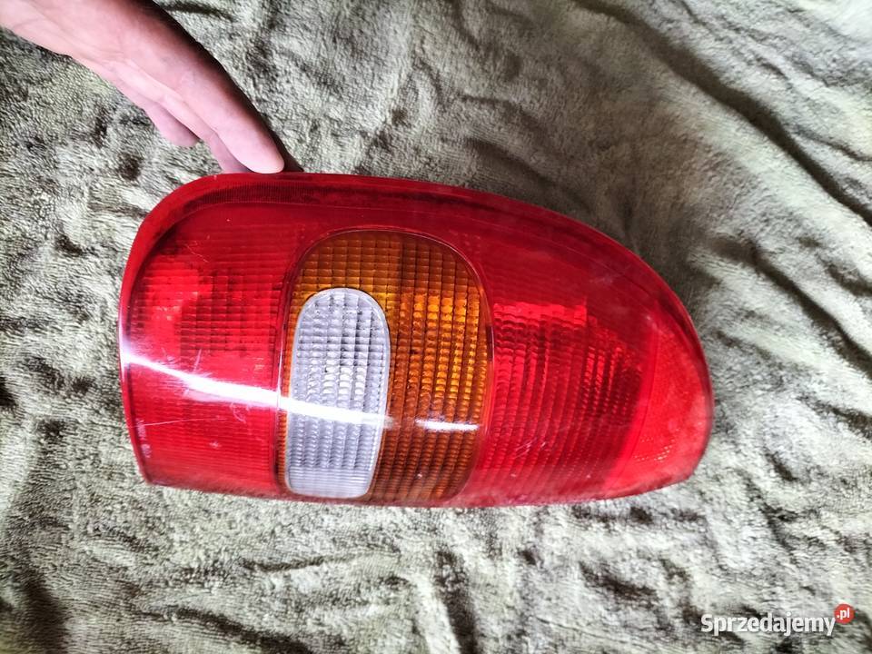 CORSA B LAMPA TYLNA TYŁ LEWA osobowe