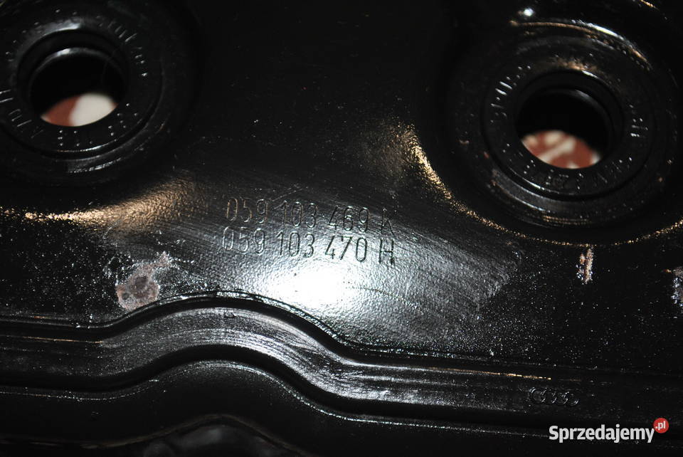 Pokrywa zaworów lewa AUDI A4B5 A6C5 A8D2 PASSAT osobowe Poręba