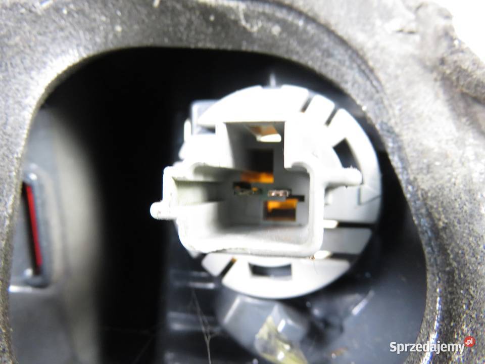 LAMPA LEWA TYLNA TOYOTA AVENSIS VERSO