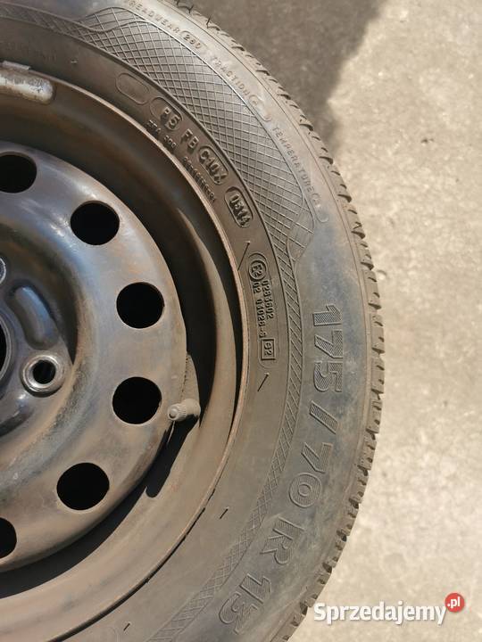 Opony letnie z felgami Ford Sienno
