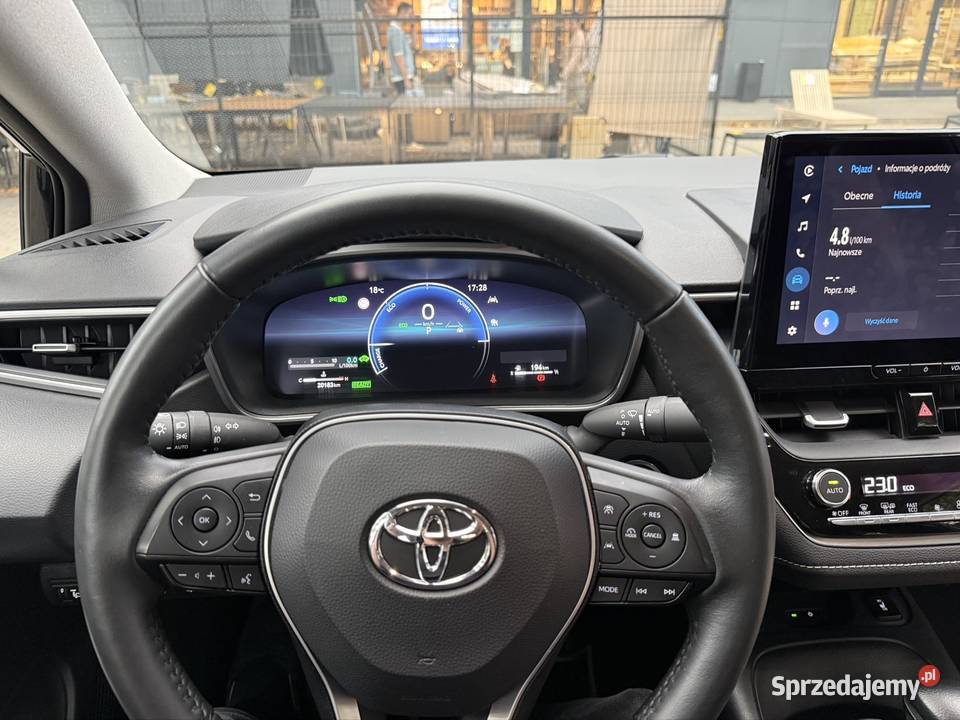 Toyota Corolla Sedan 18 Hybrid 140 Wersja centralny zamek Gdańsk