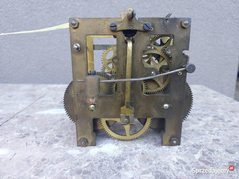722 Mechanizm starego zegara ściennego Gustav