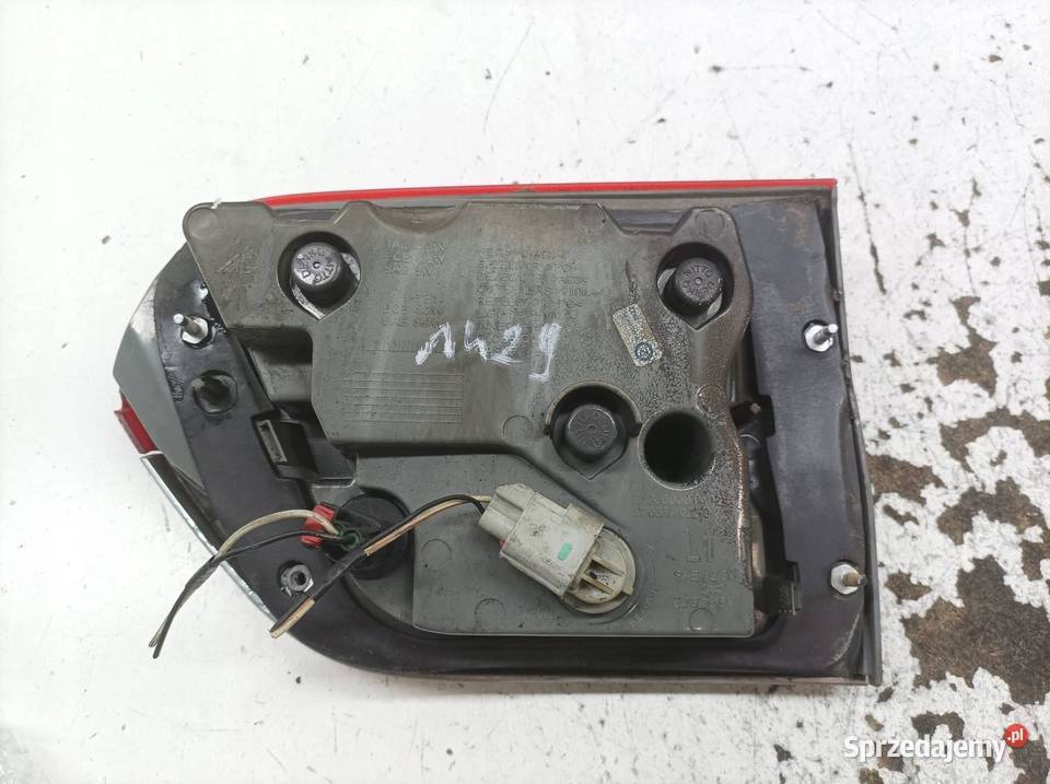 LAMPA TYŁ W KLAPĘ LEWA LIFT Jeep Grand Cherokee