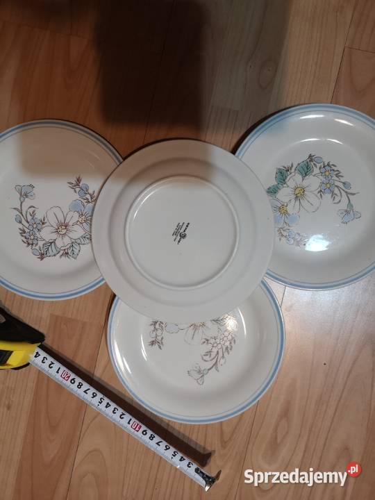 Cztery talerze Porcelana i szkło Wałbrzych