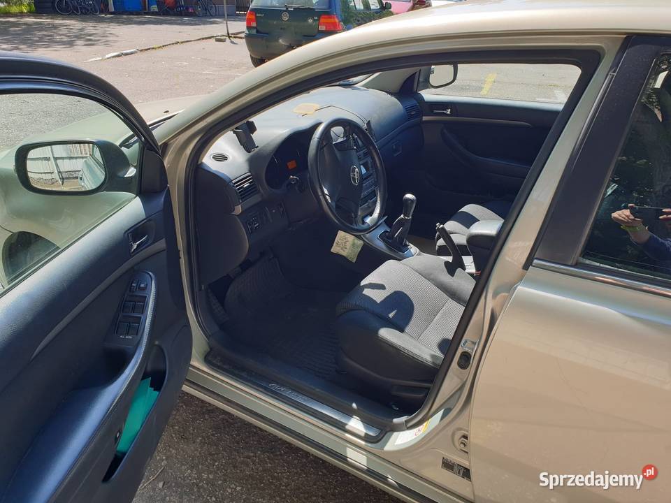 Avensis 2007r benzyna Warszawa