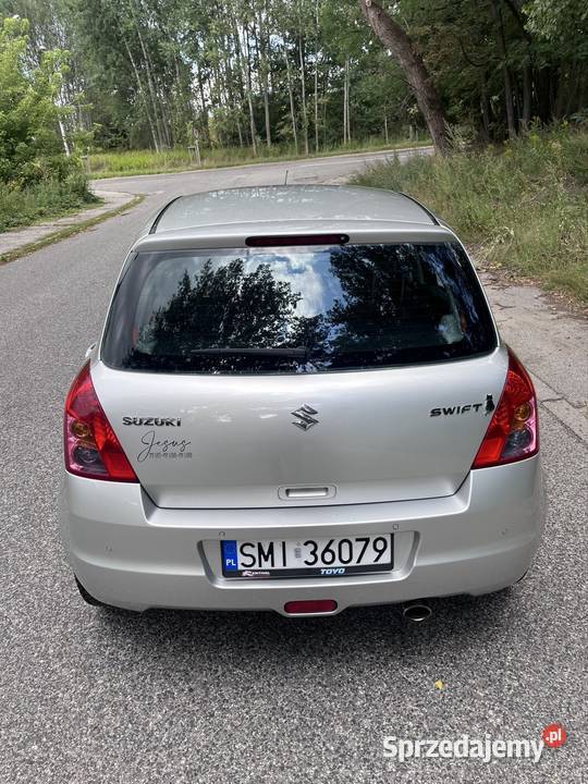 Suzuki Swift 13 srebrny Samochody osobowe śląskie sprzedam
