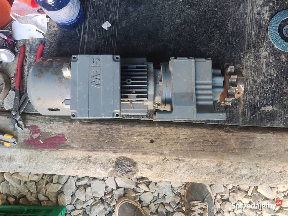 Motoreduktor prosty mocowanie łapy SEW 400 V 055