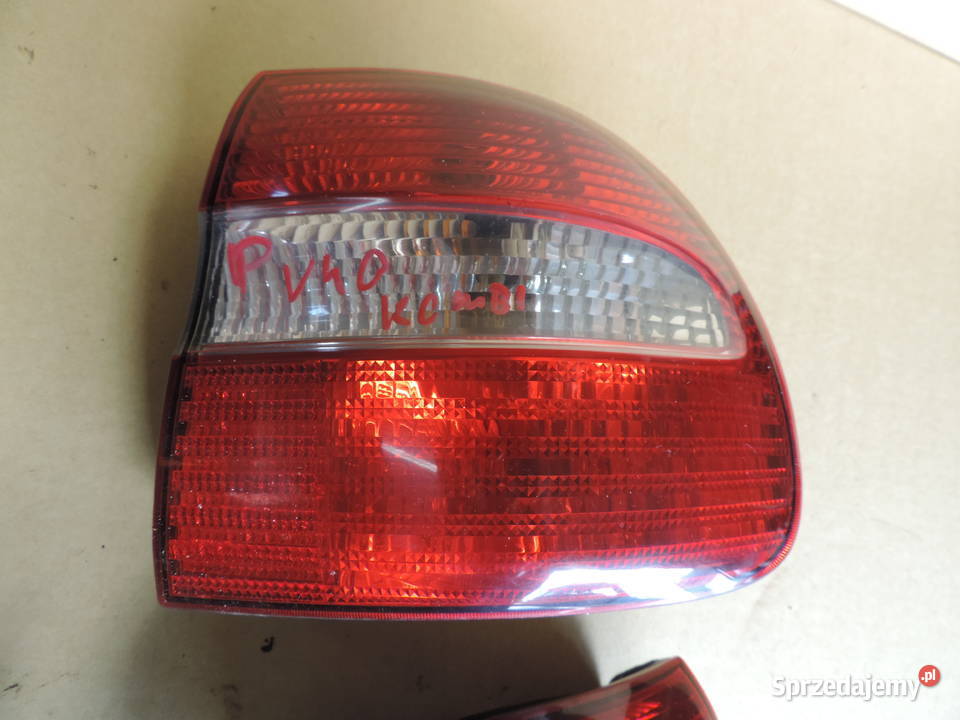 VOLVO V40 LIFT LAMPA TYŁ PRAWA