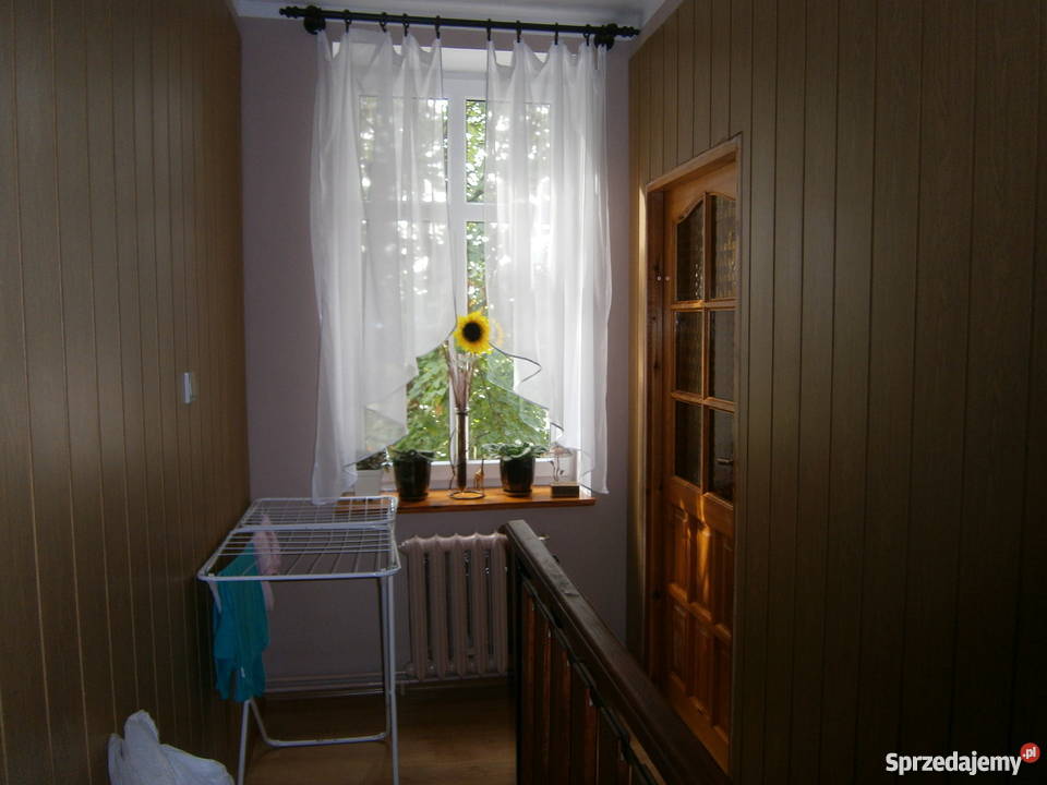 Sprzedam zamienię połowę domu z budynkami