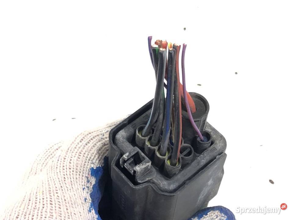 PRZEKAŹNIK ŚWIEC ŻAROWYCH AUDI Q5 FY 04L907281B