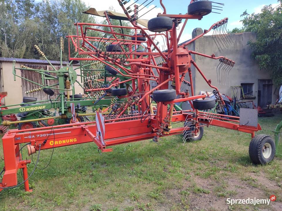 Zgrabiarka 2 karuzelowa KUHN GA 7301 do środka Kuhn Przemęt