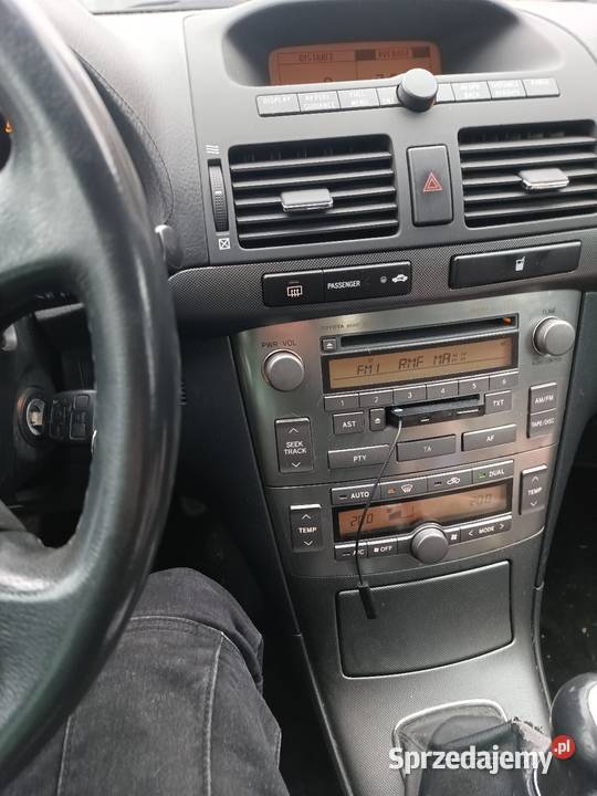 Toyota Avensis 18 benzyna 2003 Nowa Ruda