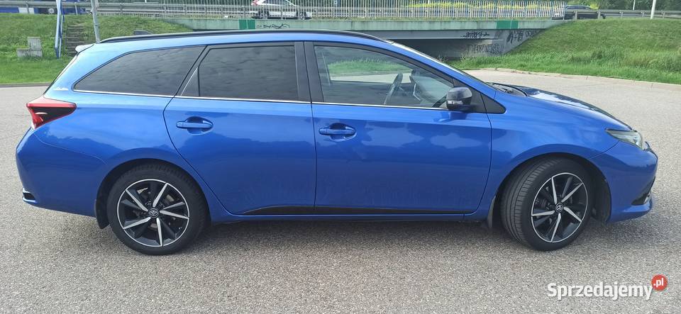 Toyota Auris Selection Salon Polska 16 benzyna gniazdo AUX Białystok