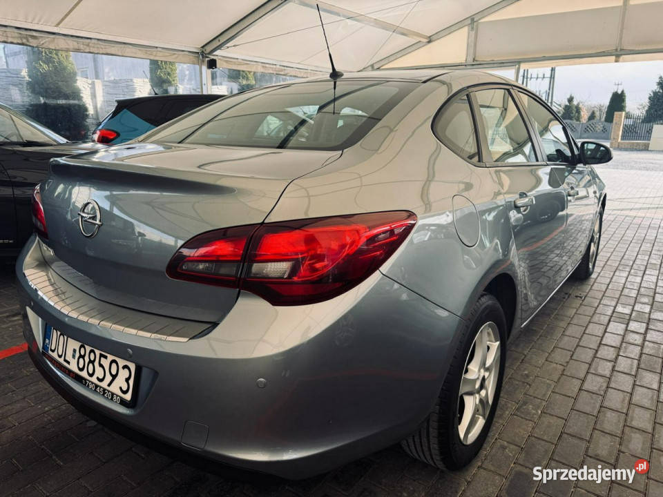 Opel Astra Salon Polska 16 Benzyna 115 J sprzedam