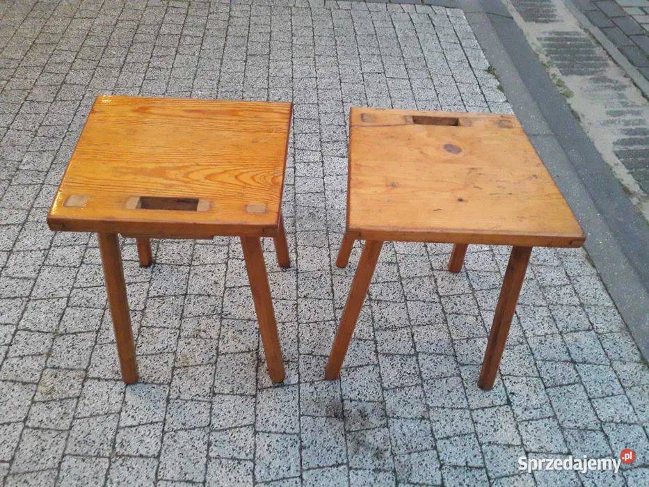 Dwa stare drewniane krzesła zydle drewno 100%