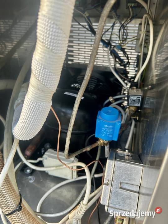 WITRYNA CHŁODNICZA EKSPOZYCYJNA CUKIERNICZA Z