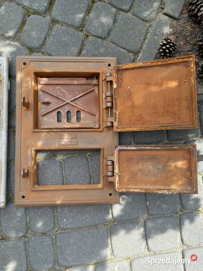 Żeliwne drzwiczki do pieca kaflowego wędzarni Rawicz