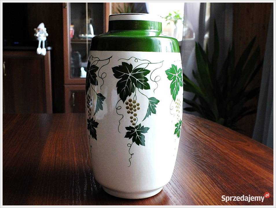 Wazon porcelanowy z winoroślą sygnowany z lat 60