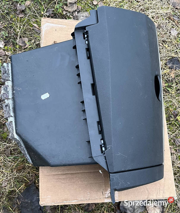 RENAULT CLIO III SCHOWEK 8200407713 8200407714 Rok produkcji 2009 Schowki, półki Legionowo sprzedam