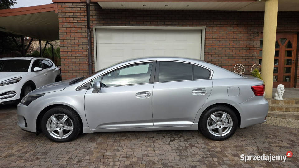 Toyota Avensis 2 0 D4D 124 T27 Salon super stan łódzkie