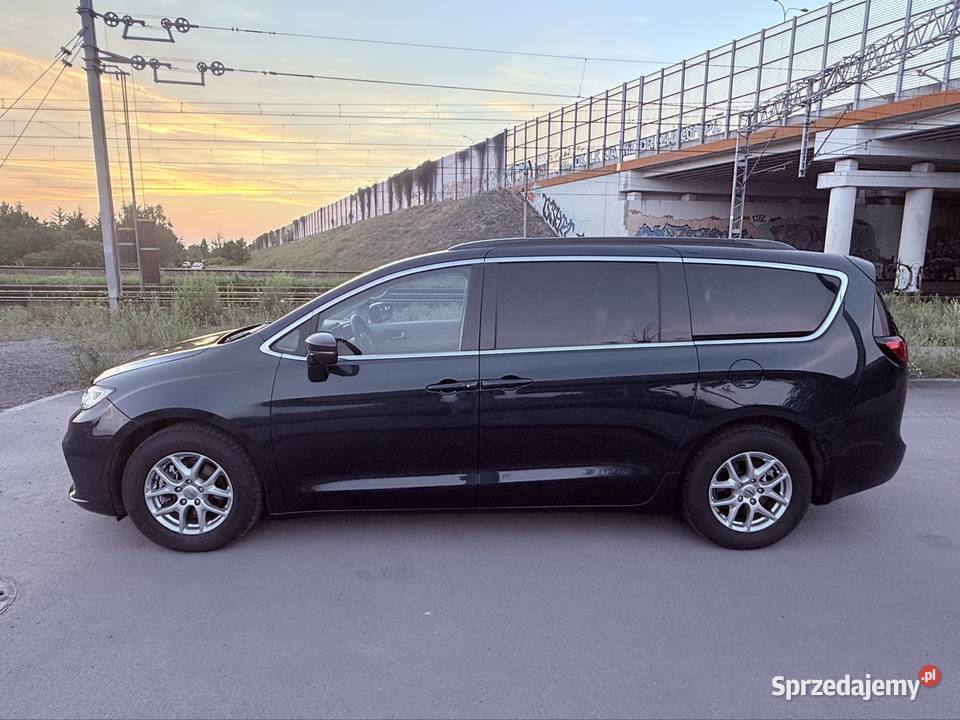 Chrysler Pacifica Touring 2022 36 V6 8 osób autoalarm Warszawa sprzedam