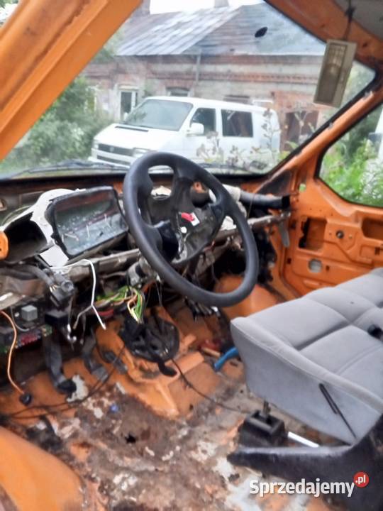 Sprzedam na części 19 TDI nowa pompa paliwa Motoryzacja Czermno