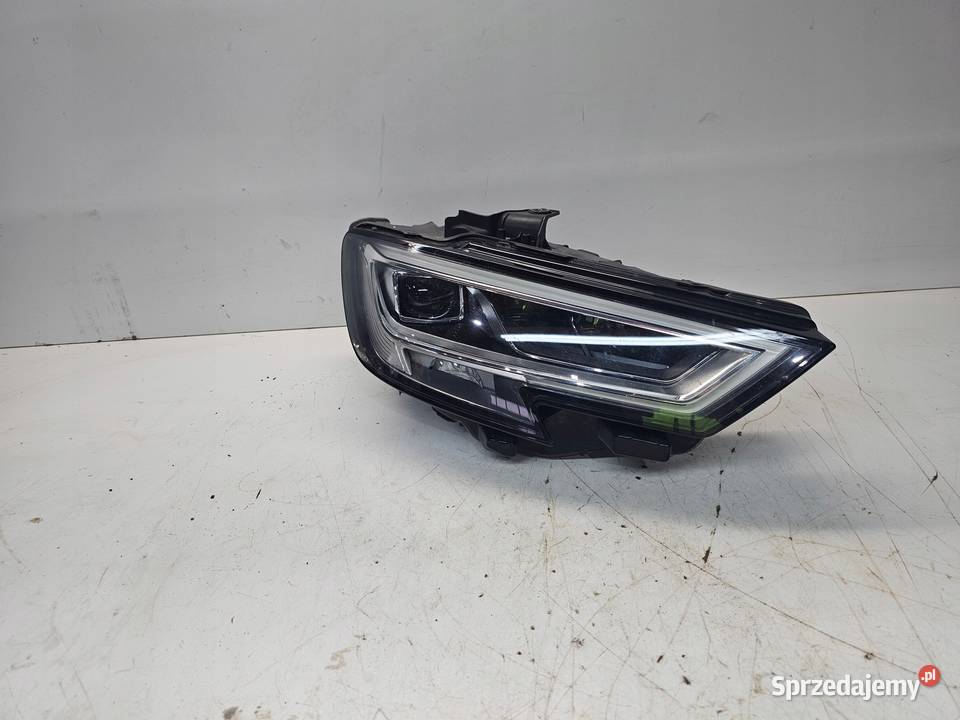 REFLEKTOR XENON LED PRAWY AUDI A3 8V LIFT osobowe Przystajń