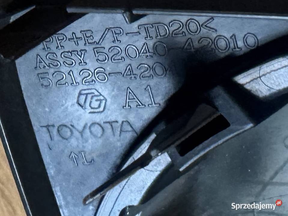 TOYOTA RAV IV 2022r RAMKA OPRAWKA HALOGENU LEWA osobowe Sosnowiec