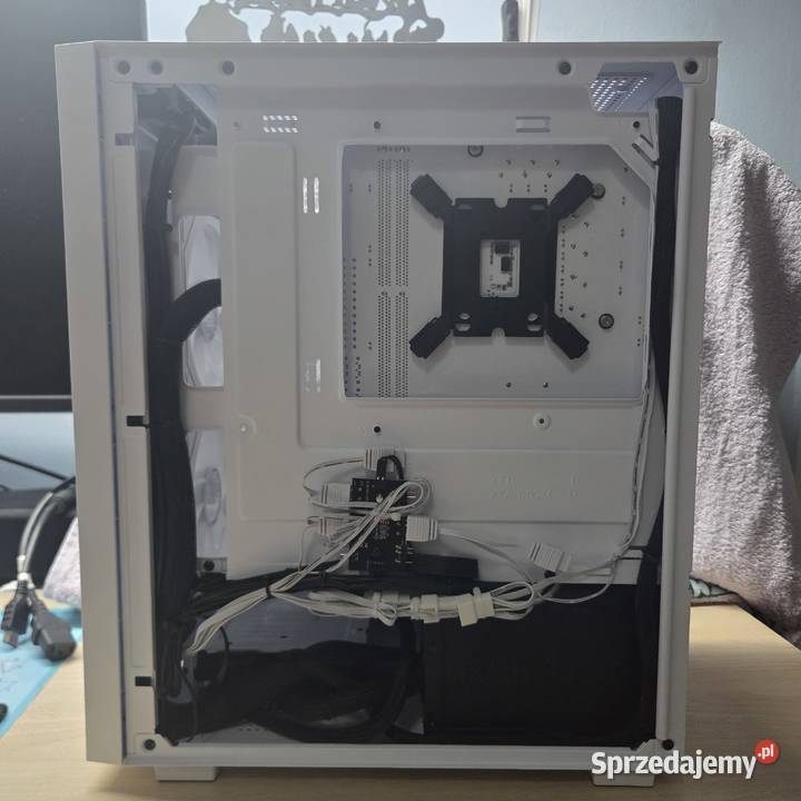 Komputer do gier gamingowy RAM 32GB i9 RTX 12GB Taktowanie procesora 5.2 Białystok