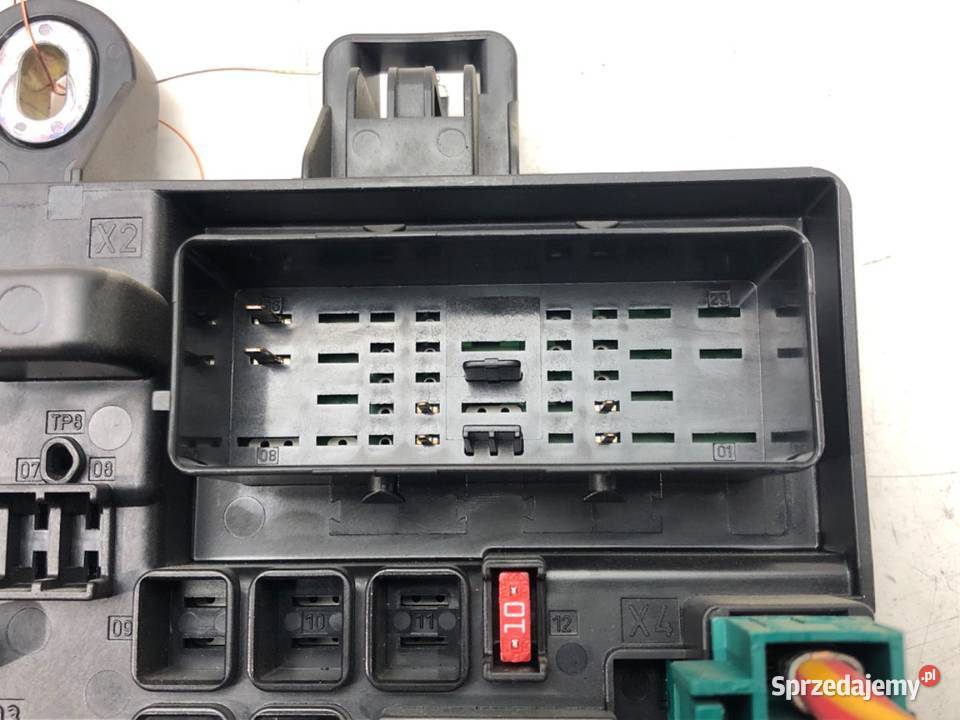 SKRZYNKA BEZPIECZNIKÓW OPEL INSIGNIA A 13277321 sprzedam