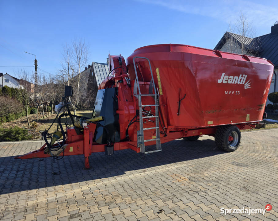 Wóz paszowy ze ścielarką JEANTIL MVV 23 m3 2012 Do hodowli zwierząt Wizna