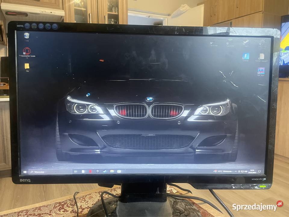 Sprzedam komputer z monitorem i okablowaniem Monitory i projektory Florynka