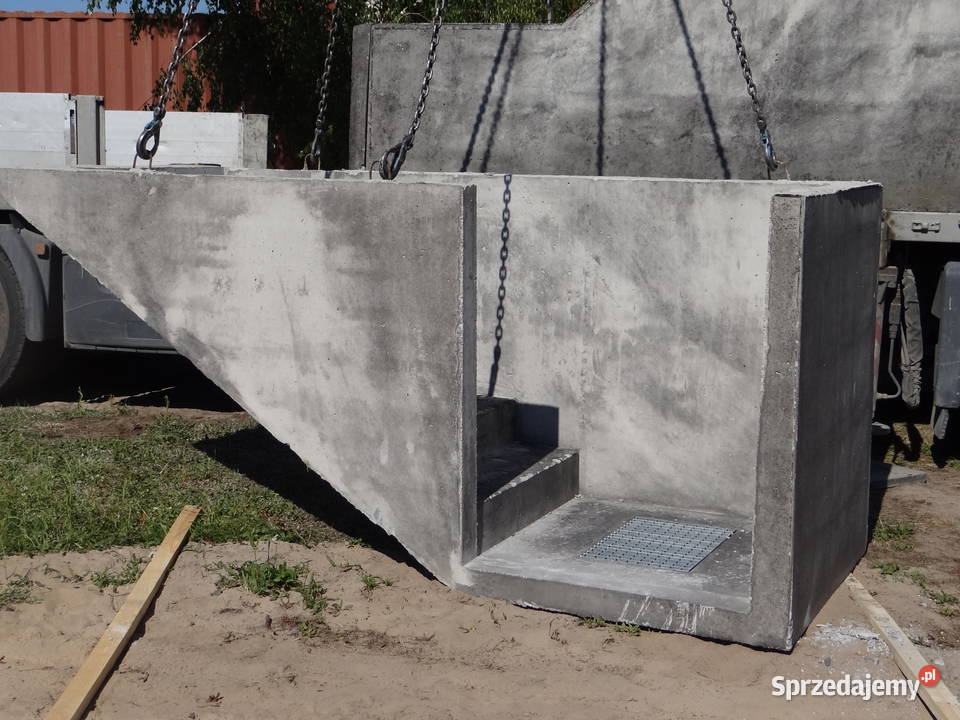 Schody betonowe do piwnicy betonowej kotłowni