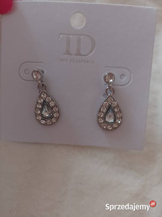 Subtelne małe bogato zdobione kolczyki z Londynu