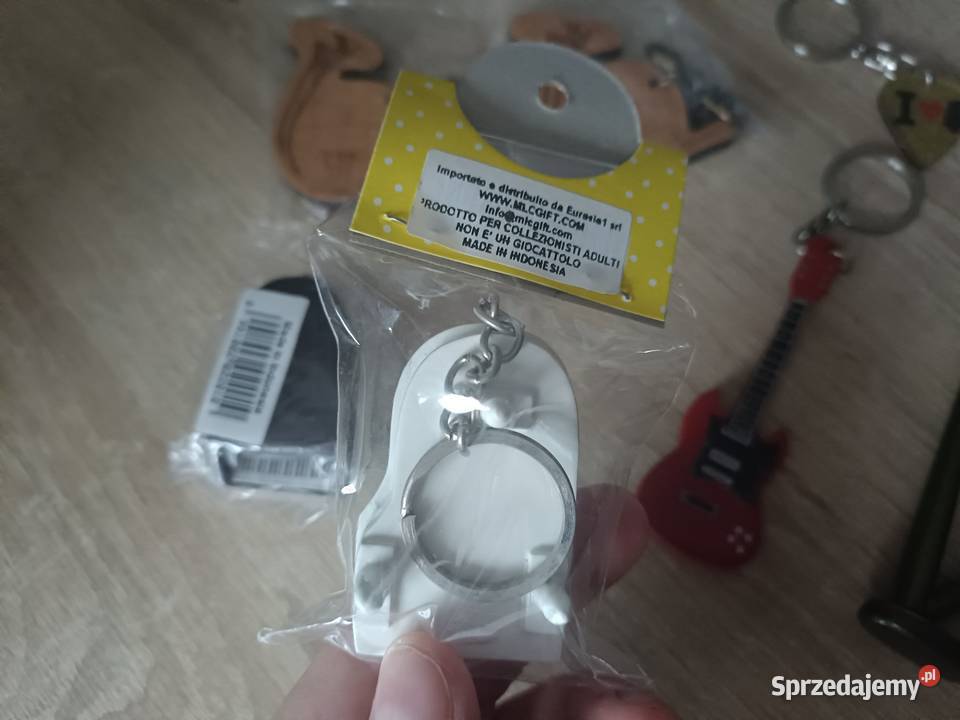 Zestaw 7 breloczków instrumenty