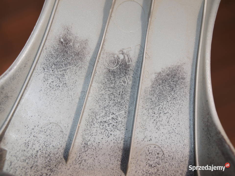 Toyota kołpak 15 oryginalny 1 sztuka sprzedam