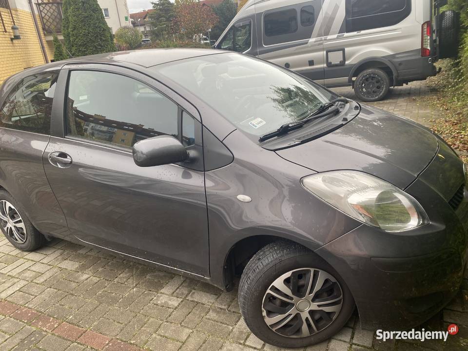 Ekonomiczną Toyota Yaris 10 benzyna 2009 stan b 69KM Toyota Gdynia sprzedam