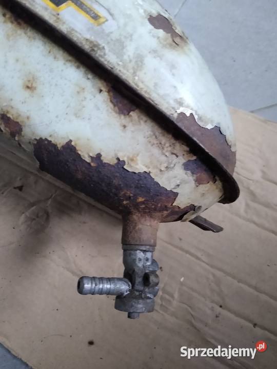 Komar bak zbiornik paliwa pozostałość Kruszwica