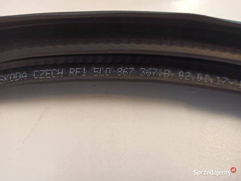 USZCZELKI SKODA YETI 5L0867367B 5L6827705F Kolektory ssące