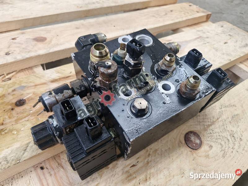 Blok zaworów Valtra C100 6250HI M120 T130