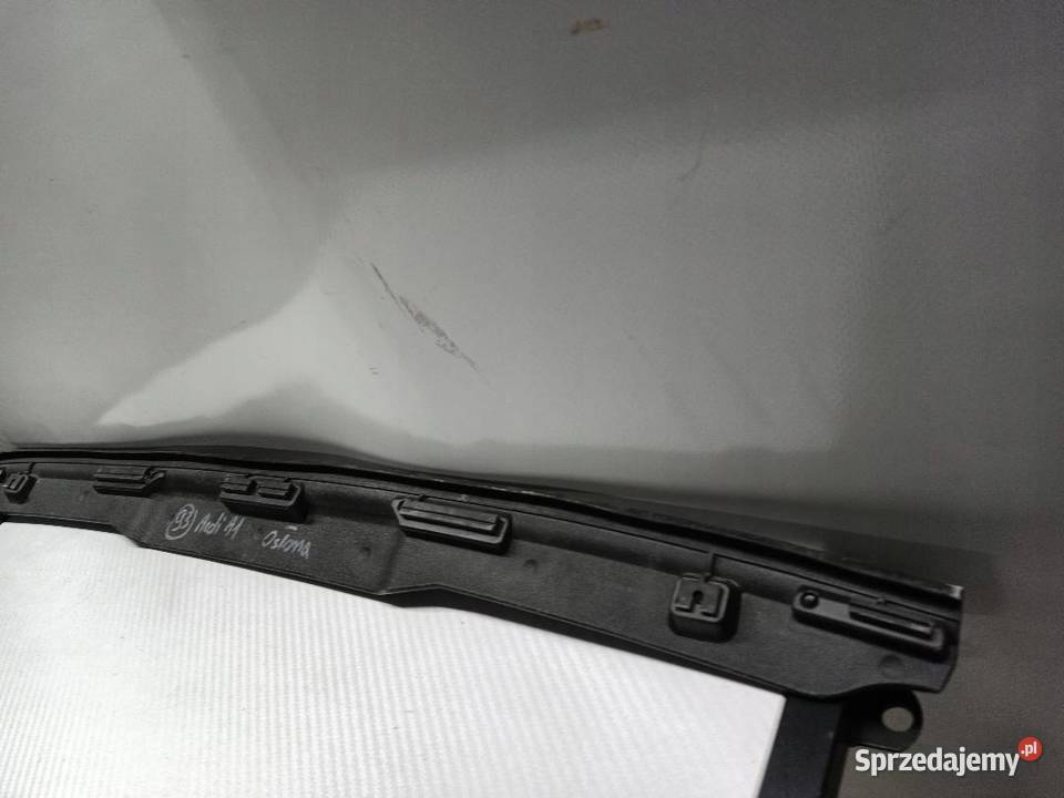 OSŁONA USZCZELKI MASKI AUDI A1 82A823126 Podszybia