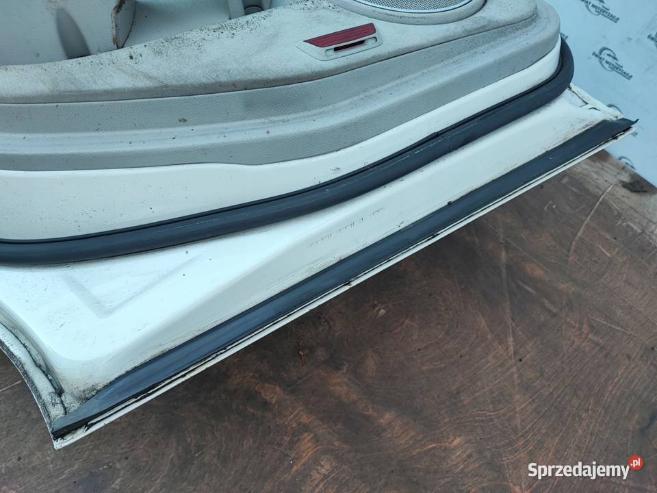 MERCEDES W204 09r Drzwi lewy tył 70340 mikronów osobowe świętokrzyskie Kielce