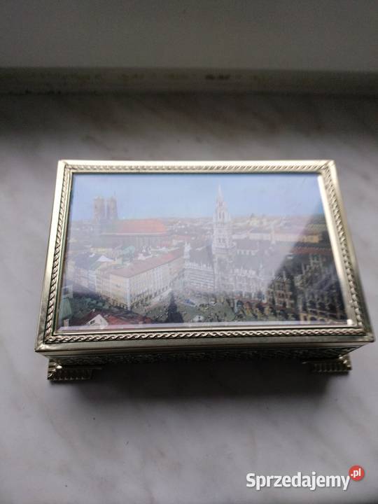 Metalowa puszka dekoracje na ciasteczka guziki zachodniopomorskie Choszczno