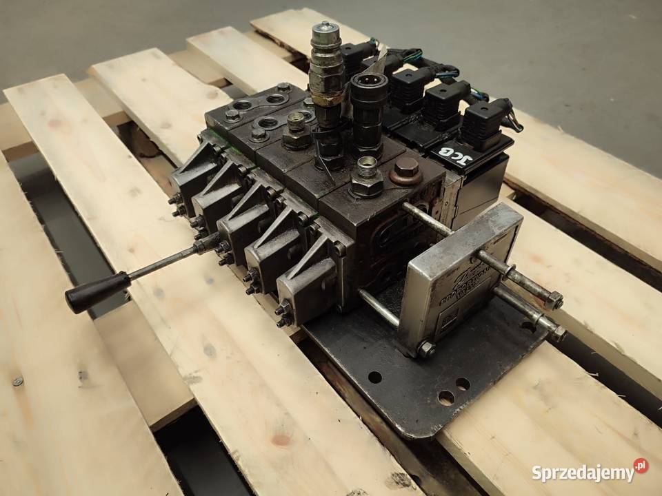 Rozdzielacz hydrauliczny 157H3889 MATBRO TS 260 Wilkowo sprzedam