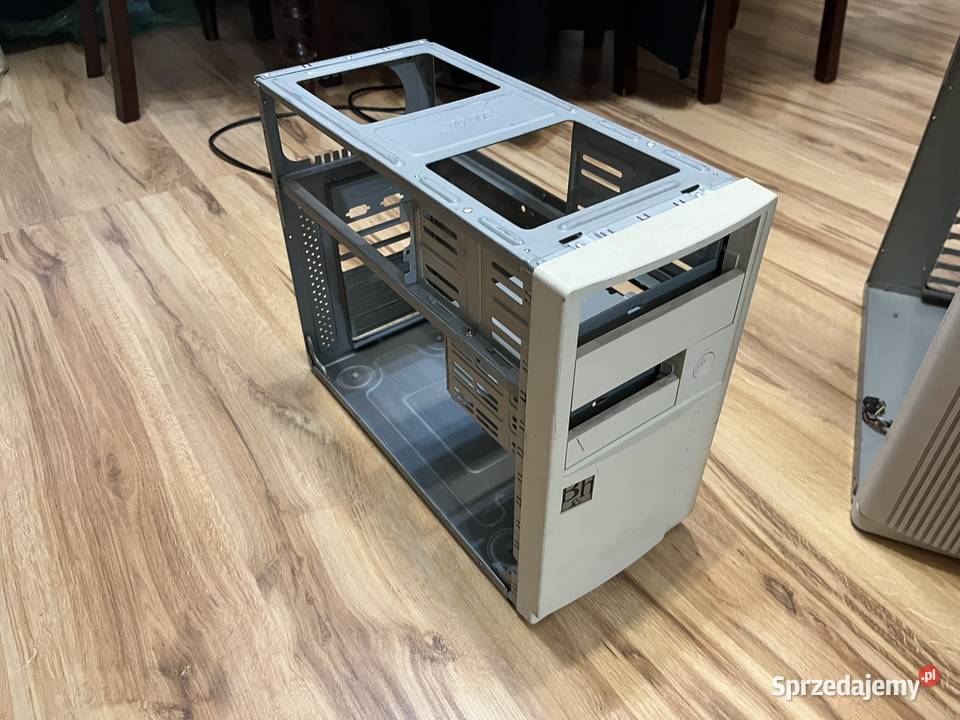 Stare obudowy komputerów PC retro vintage Brzana