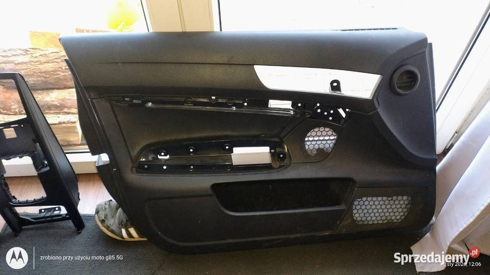 Boczek lewy przód czarny skóra Audi A6 C6 4F