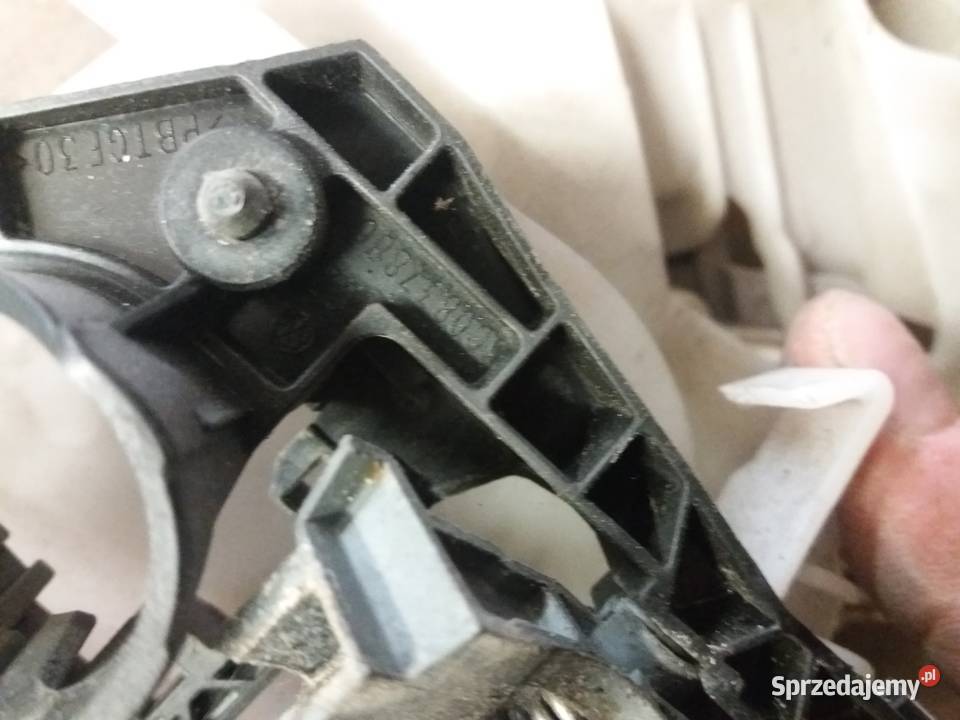 VW PASSAT B6 mocowanie klamki drzwi tylnych Wola
