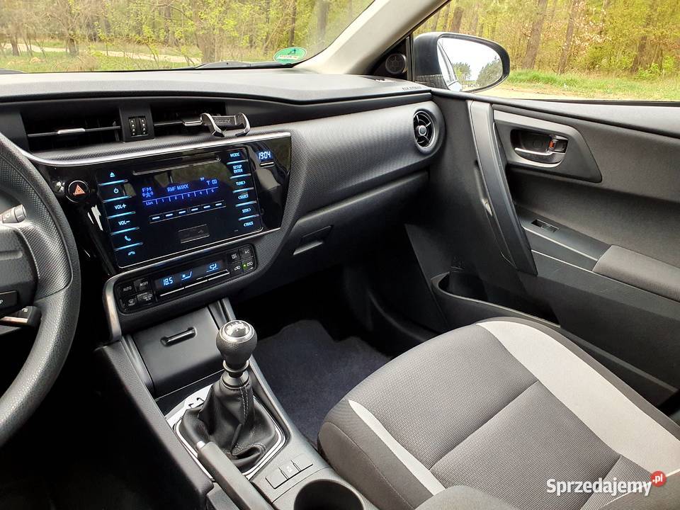 TOYOTA AURIS 13 Benzyna SUPER STAN Świeżo Poznań sprzedam