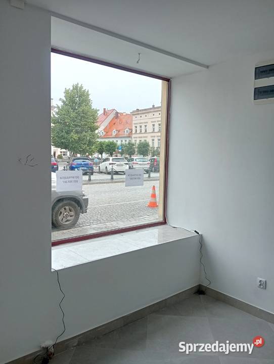 DO WYNAJĘCIA LOKAL Z WITRYNĄ W RYNKU handlowo-usługowy Świebodzice
