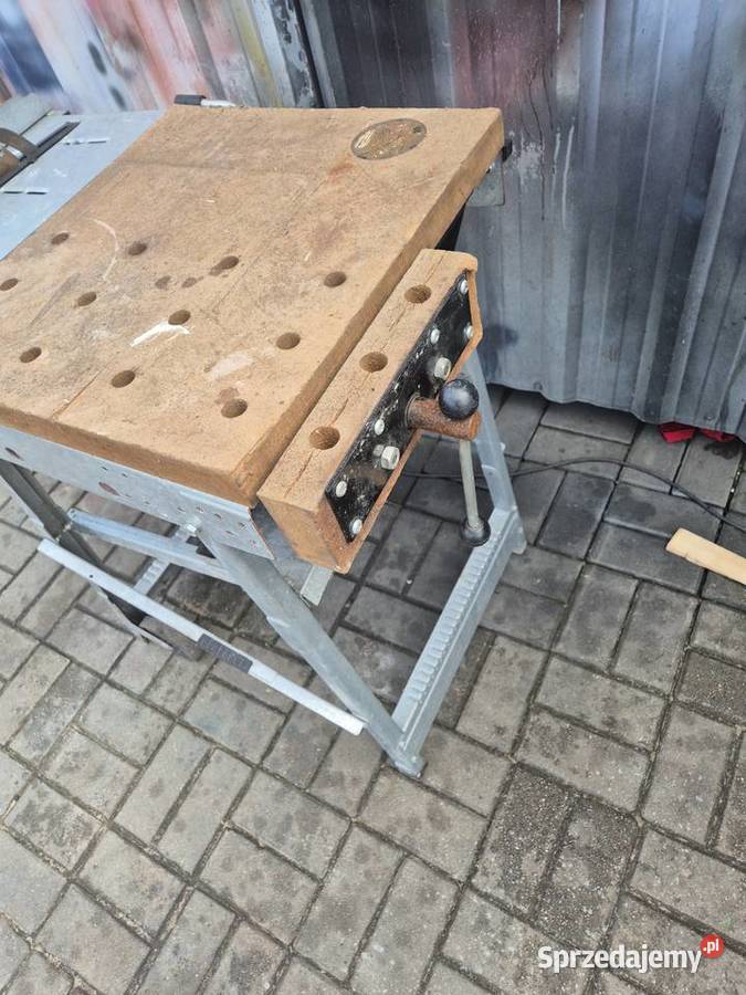 Stół roboczy Wolfcrafta z piłą